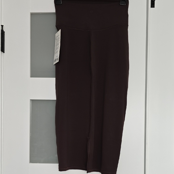NWT Lululemon Nulu Slim-Fit High-Rise Skirt Espresso SIZE 4 Seamlessly - Picture 2 of 7